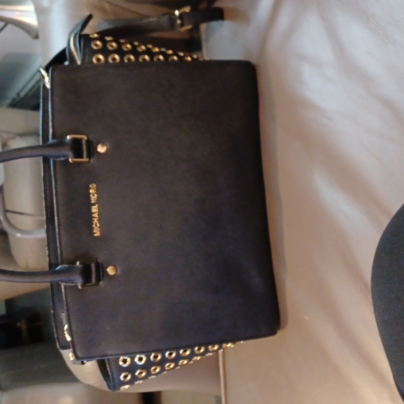 Michael Kors Grommet Selma Bag - Picture 6 of 11